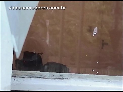 ❤️ 호색한 남자가 다른 남자와 그의 여자 친구를 보고, 부부를 방해하지 않고 섹스 비디오를 녹음한다. ❤ 포르노 우리 ️❤