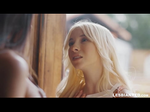 ❤️ 소녀는 몇 달 후 집에 돌아와 결국 새엄마의 음부를 먹습니다. ❤ 포르노 우리 ️❤